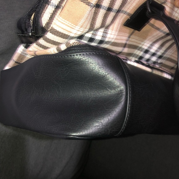 Béis 'The Weekender' travel bag in the Plaid - Picture 5 of 7